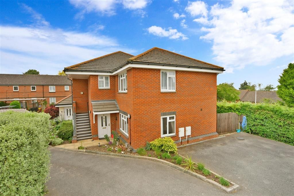 1 bed flat for sale in Guardian Court, Rainham, Gillingham, Kent ME8