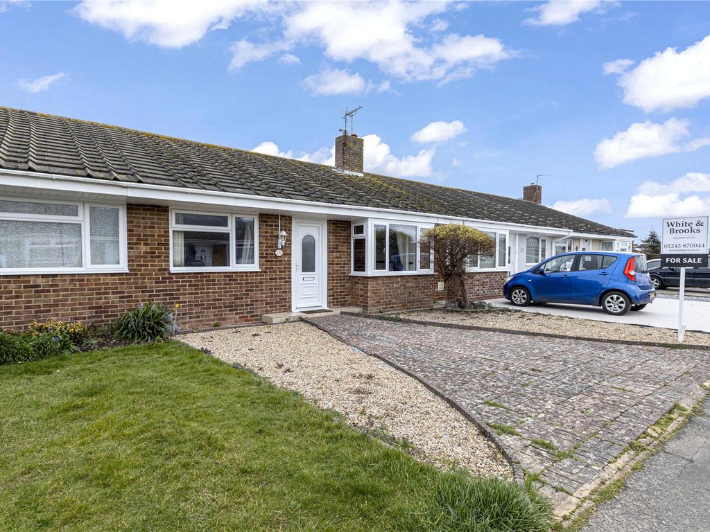 2 bed bungalow for sale in Church Way, Pagham, Bognor Regis, West