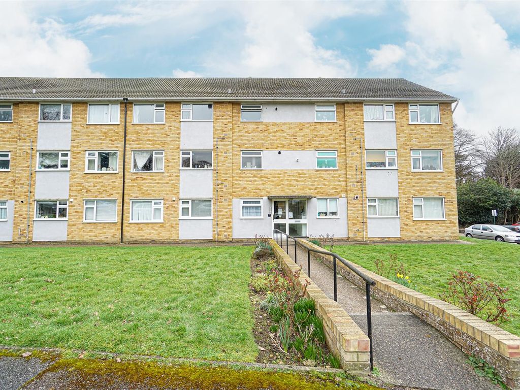 2 bed flat for sale in St. Helens Court, St. Helens Park Road, Hastings