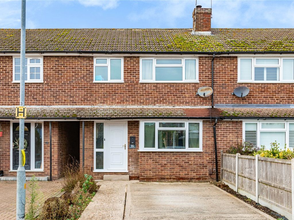 3 bed terraced house for sale in Cypress Drive, Chelmsford, Essex CM2