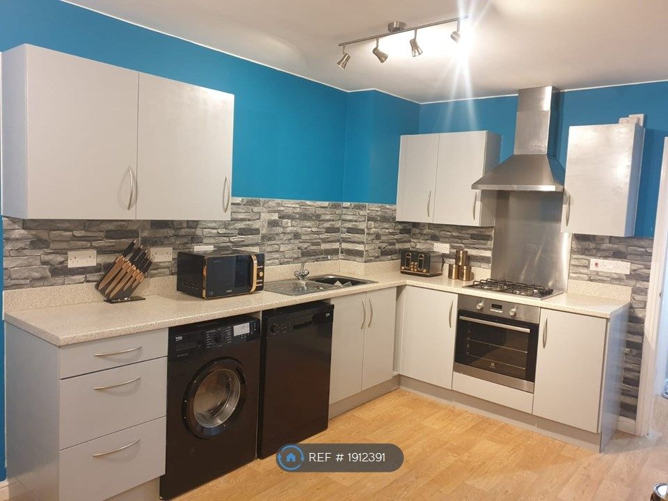 6 bed semidetached house to rent in Bridgwater, Bridgwater TA6, £3,699