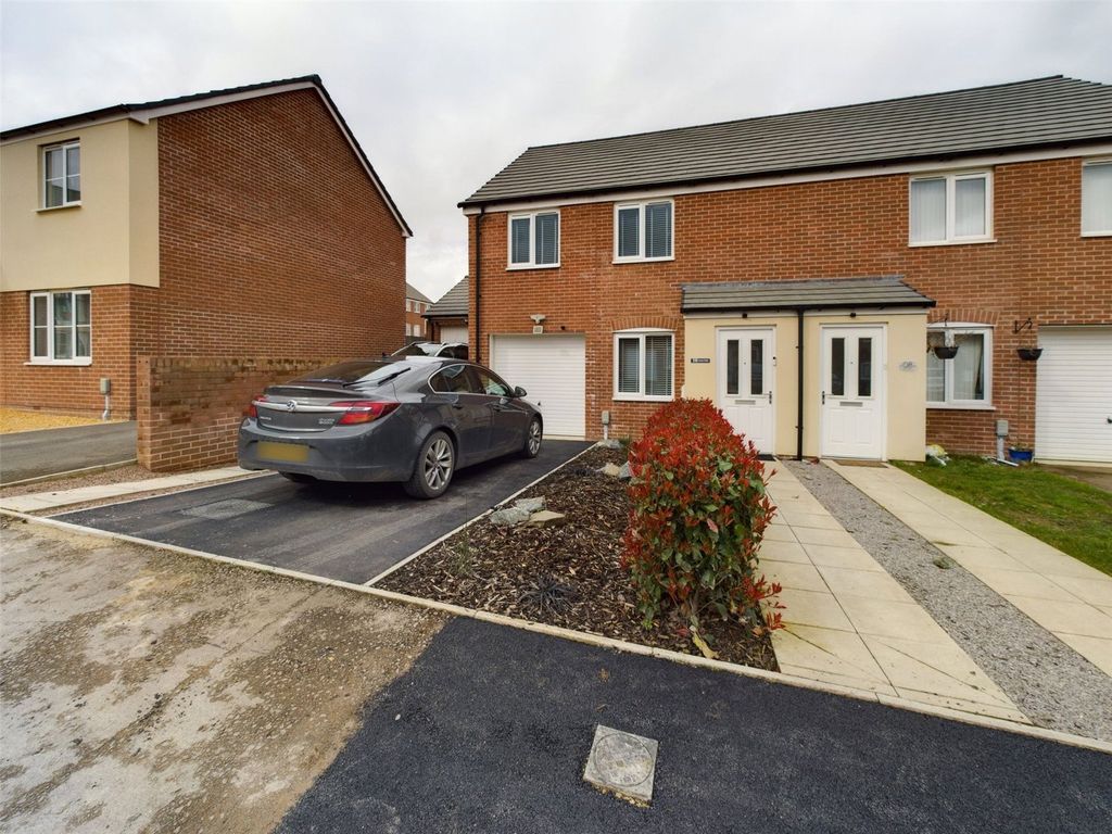 3 bed semidetached house for sale in Laines Walk, Tuffley, Gloucester