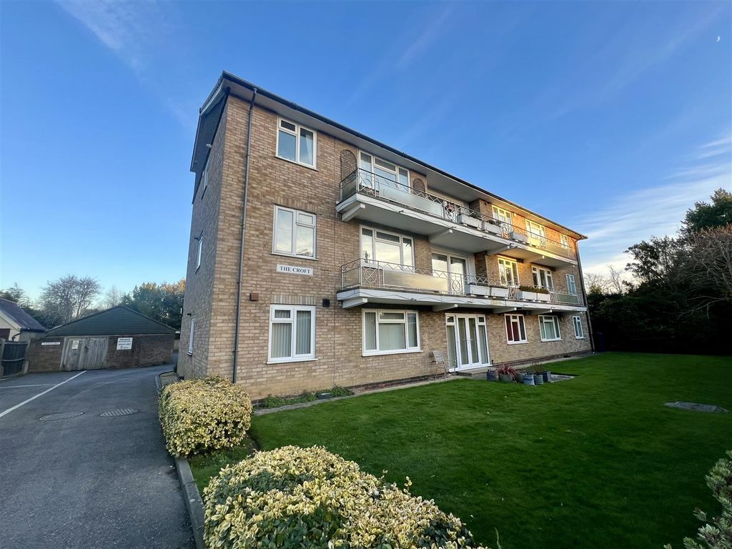 3 bed flat to rent in The Croft, Sutherland Avenue, BexhillOnSea TN39