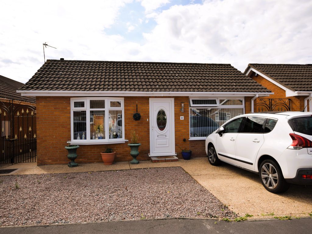 3 bed detached bungalow for sale in Flamborough Close, Skegness PE25, £