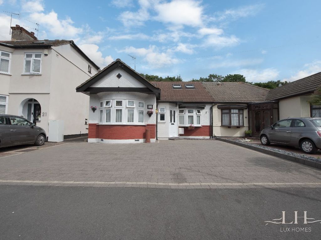 3 bed bungalow for sale in Westland Avenue, Hornchurch RM11 Zoopla