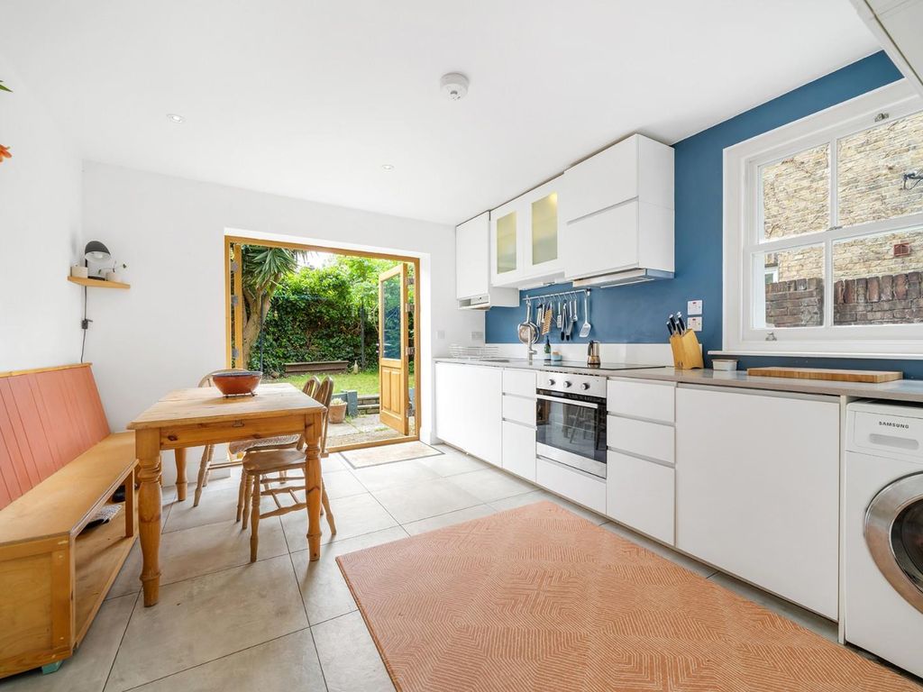 3 bed flat for sale in Mervan Road, London SW2, £825,000 Zoopla
