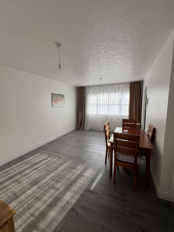 2 bed flat to rent in Somerset Gardens, Creighton Road, London N17, £