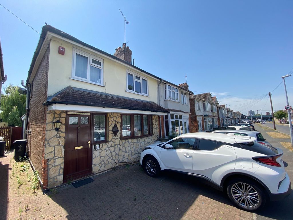 3 bed semidetached house for sale in Dudmore Road, Swindon SN3 Zoopla