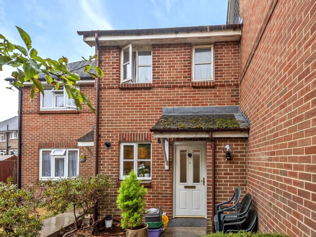 2 bed detached house for sale in Pearce Close, Mitcham CR4 Zoopla