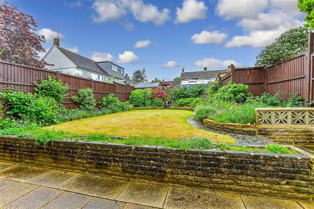 3 bed end terrace house for sale in Wakehurst Drive, Southgate, Crawley