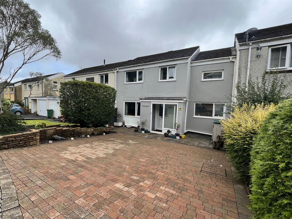 4 bed semidetached house for sale in Cwm Ystrad Park, Johnstown
