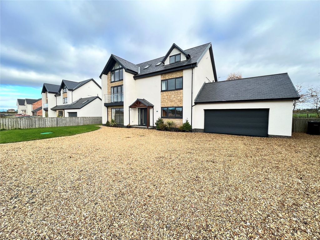 6 bed detached house for sale in Medburn Close, Medburn, Newcastle Upon