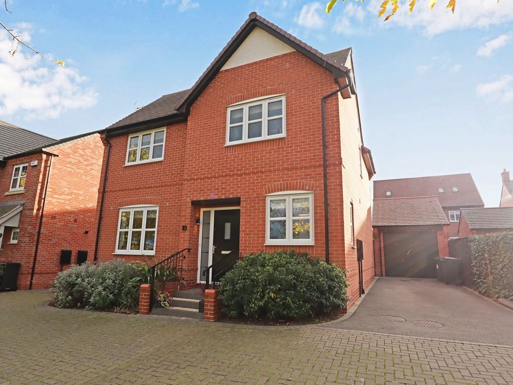 4 bed detached house for sale in Quincy Close, Bramcote Manor, Nuneaton