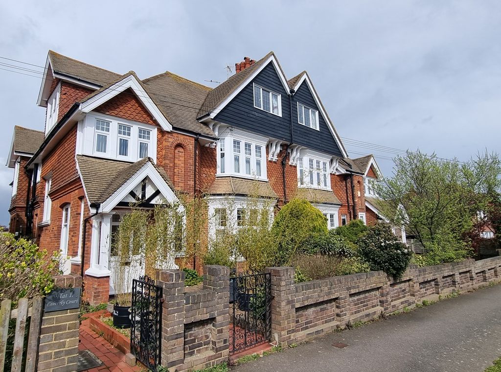 2 bed flat for sale in Collington Avenue, BexhillOnSea TN39, £320,000