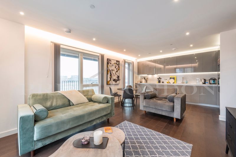 2 bed flat to rent in Montrose Building, Lexington Gardens, London SW11