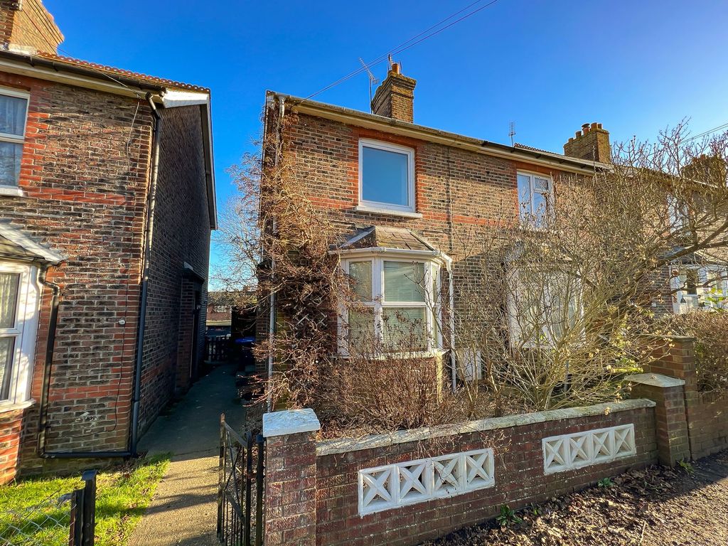 2 bed cottage for sale in Dormans Park Road, East Grinstead RH19 Zoopla