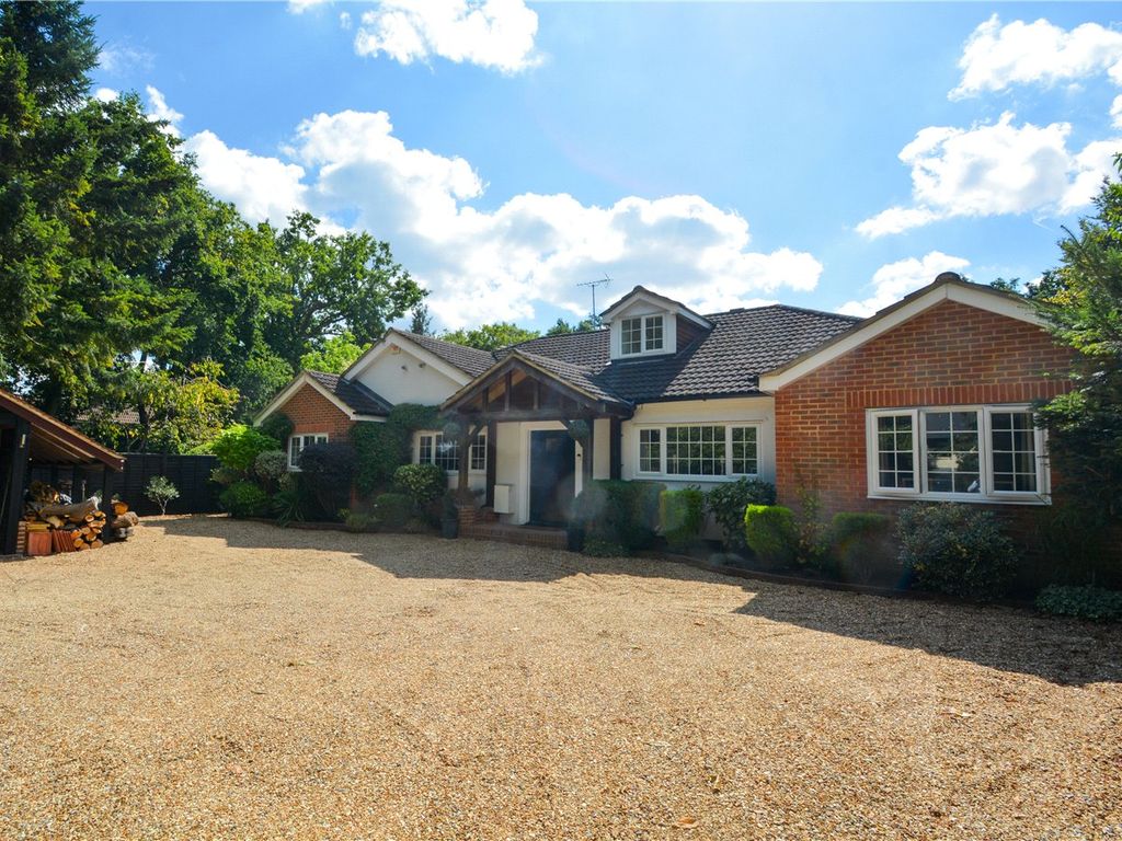 5 bed detached house for sale in Nine Mile Ride, Finchampstead