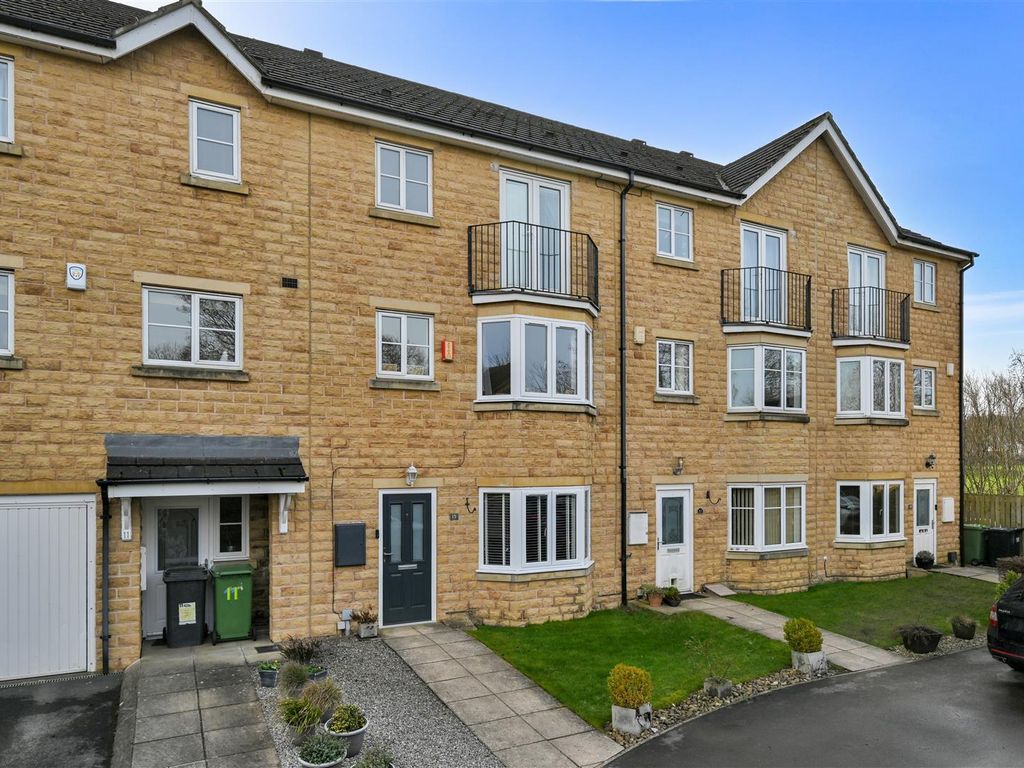 4 bed town house for sale in Aldersyde Way, Guiseley, Leeds, West