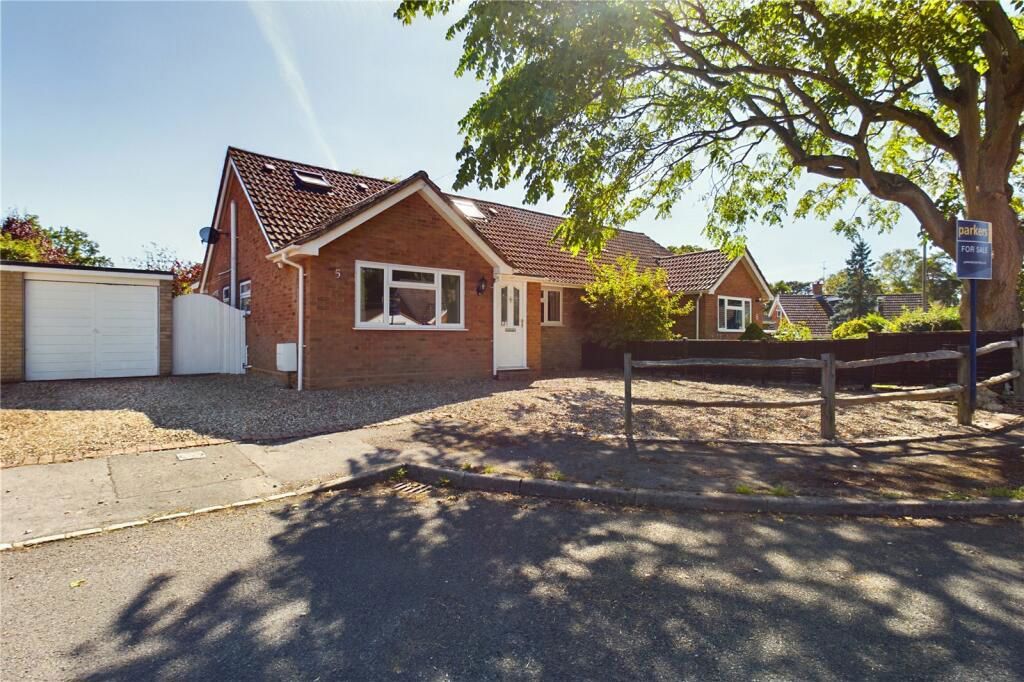 3 bed bungalow for sale in Kirkwood Crescent, Burghfield Common