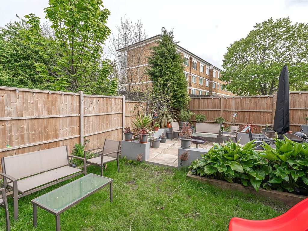 4 bed flat for sale in Crescent Rise, London, Greater London N22, £