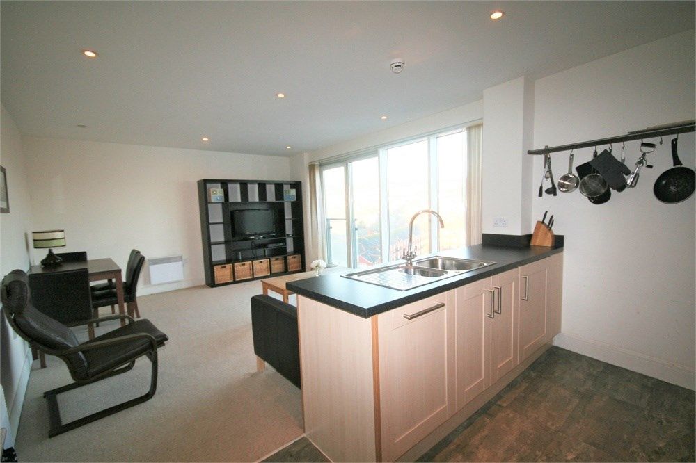 1 bed flat to rent in Meridian Tower, Maritime Quarter, Swansea SA1, £