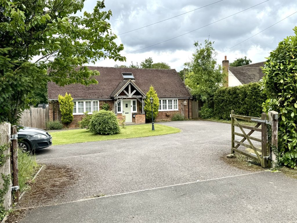 4 bed detached house for sale in Wedmans Lane, Rotherwick, Hook RG27, £