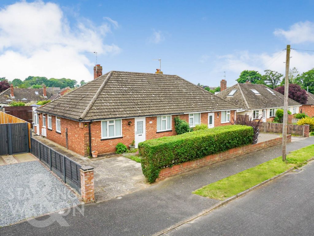 3 bed semidetached bungalow for sale in Moore Avenue, Sprowston