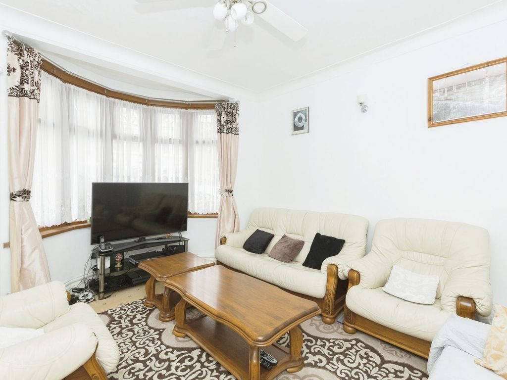 5 bed terraced house for sale in Central Park Road, London E6, £640,000