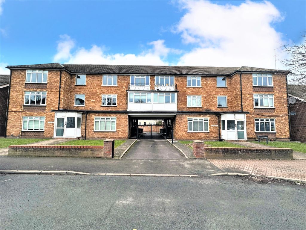 2 bed flat to rent in St. Philips Avenue, Worcester Park KT4 Zoopla
