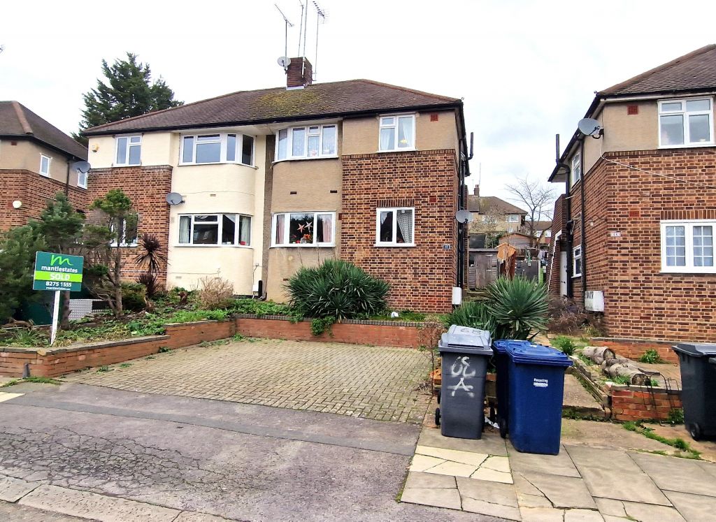 2 bed for sale in Avondale Avenue, East EN4