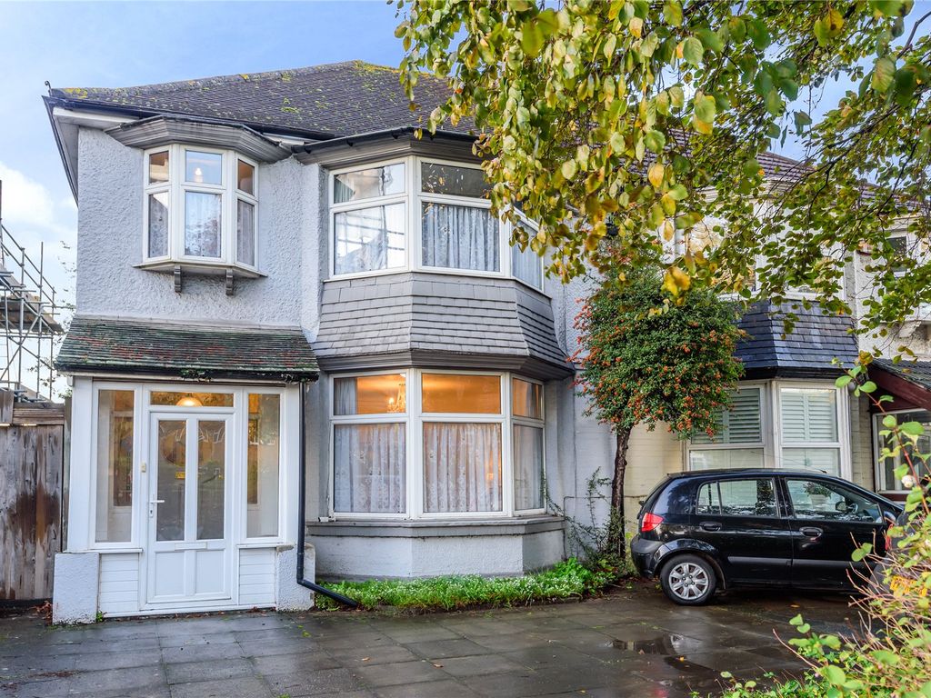 3 bed semidetached house for sale in Beckenham Hill Road, London SE6