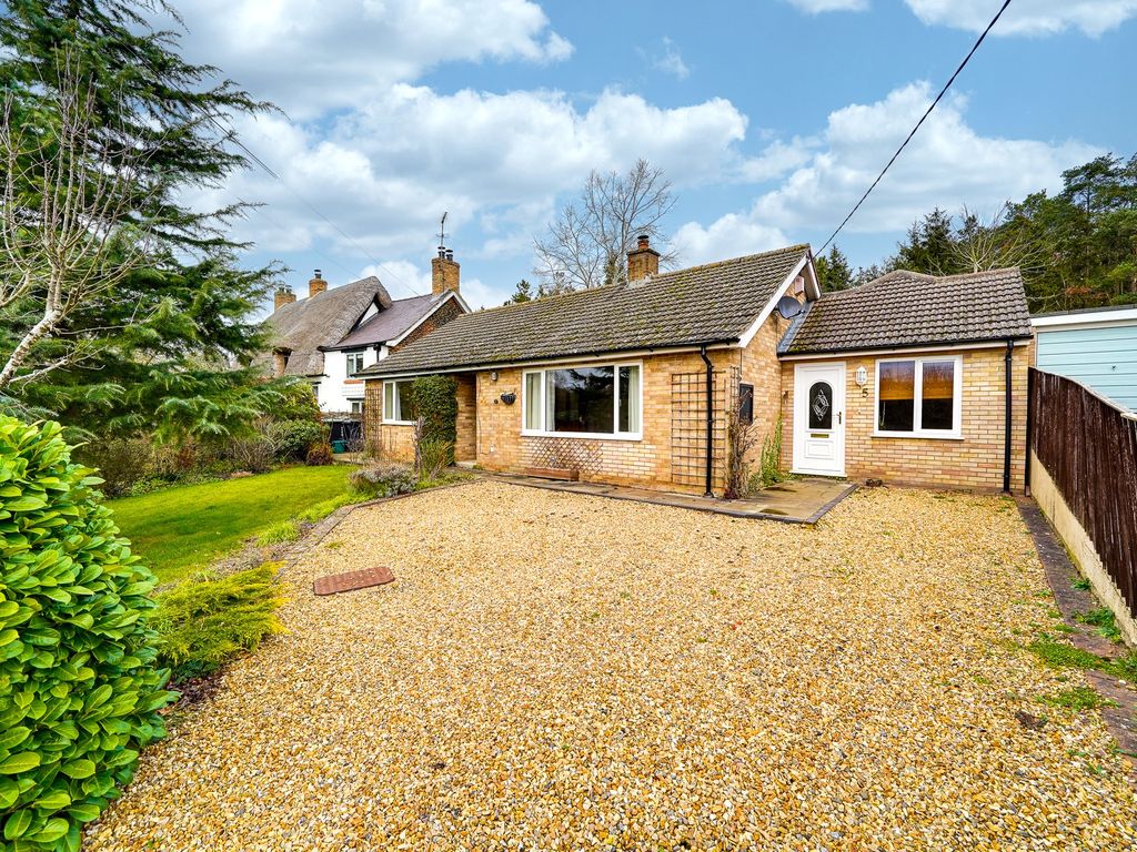 4 bed detached bungalow to rent in Church Street, Hargrave