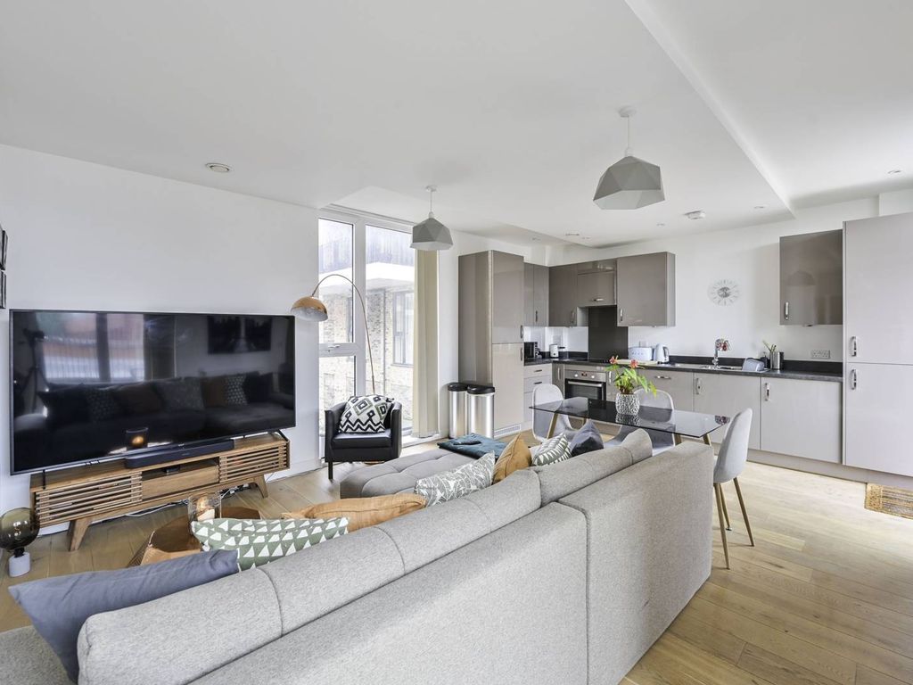 2 bed flat for sale in Amelia Street, Elephant And Castle, London SE17