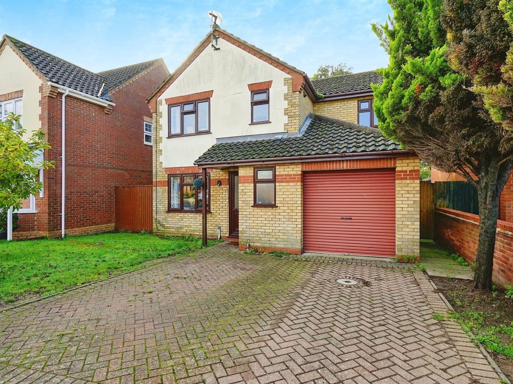 4 bed detached house for sale in Argyll Crescent, Taverham, Norwich NR8