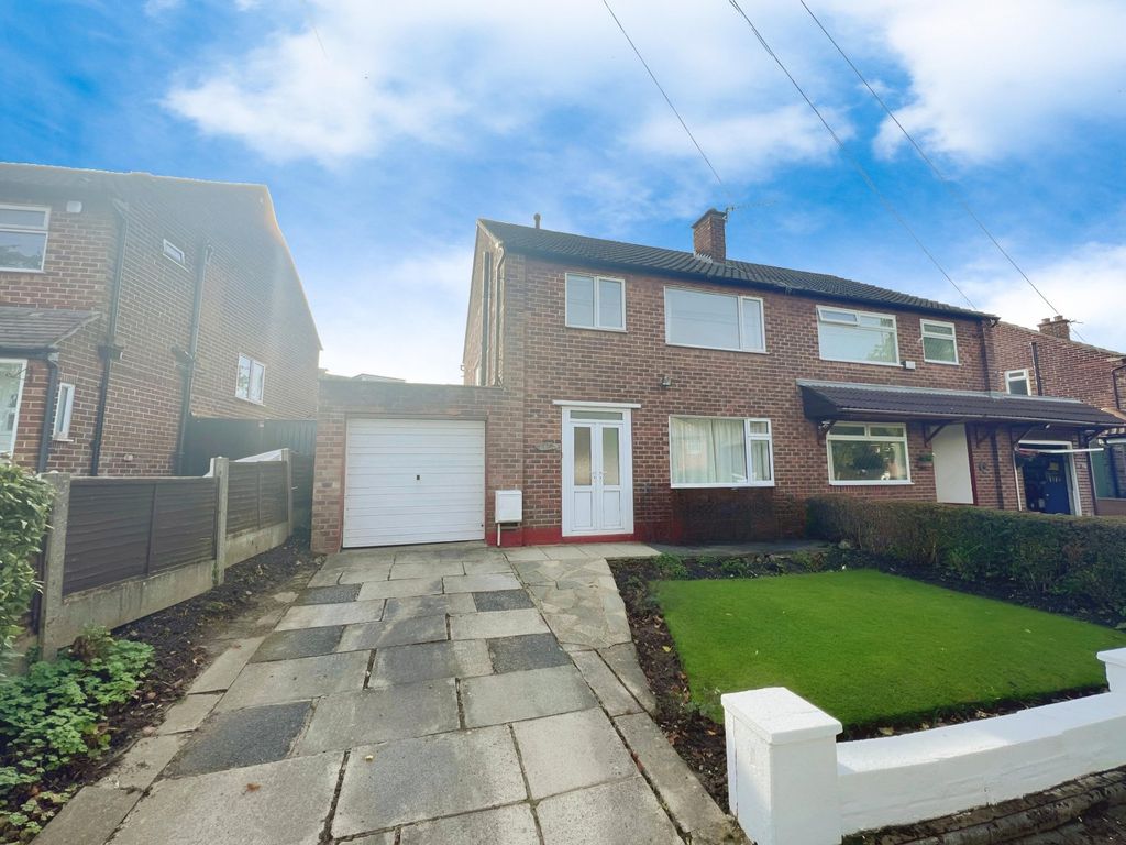 3 bed semidetached house for sale in Blackcarr Road, Manchester, Greater Manchester M23, £