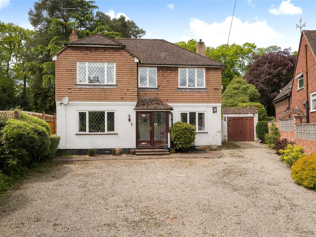 4 bed detached house for sale in Primrose Way, Sandhurst, Berkshire