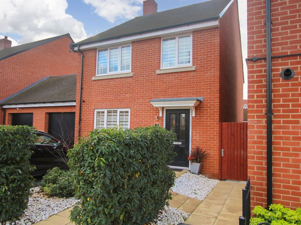 4 bed linkdetached house for sale in Apollo Close, Berryfields