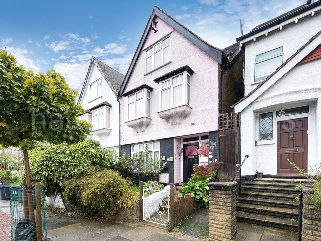 4 bed semidetached house to rent in Sandringham Road, London NW11, £