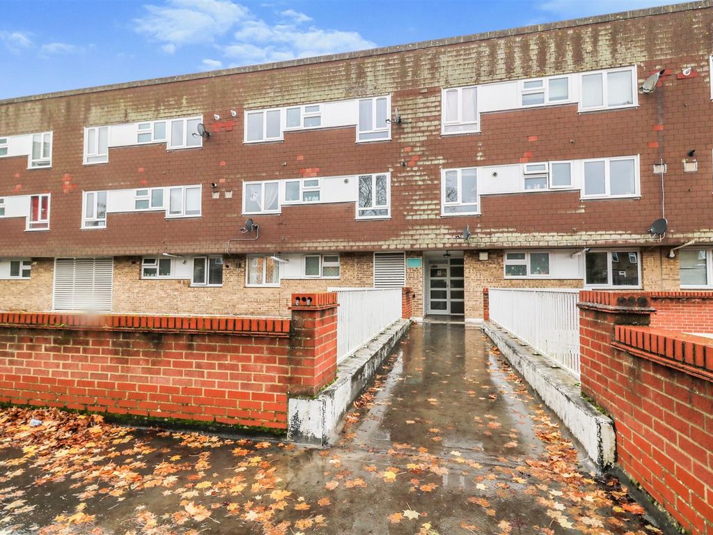 1 bed flat for sale in Moorfield, Harlow CM18 Zoopla
