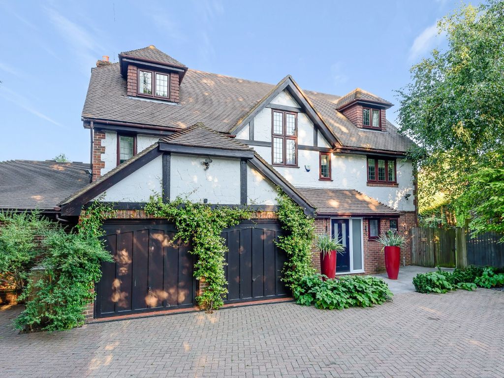 5 bed detached house to rent in Felix Manor, Chislehurst BR7, £7,000