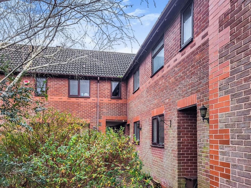 1 bed property for sale in Cedar Wood Drive, Watford WD25 Zoopla