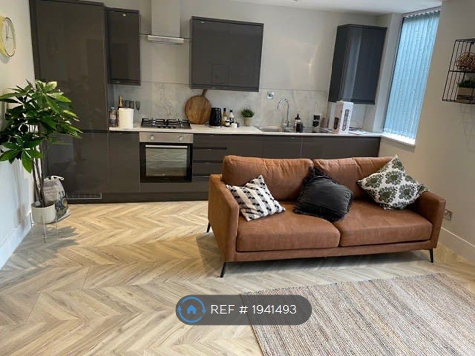 2 bed flat to rent in Buckingham Place, High HP13, £1,500 pcm Zoopla