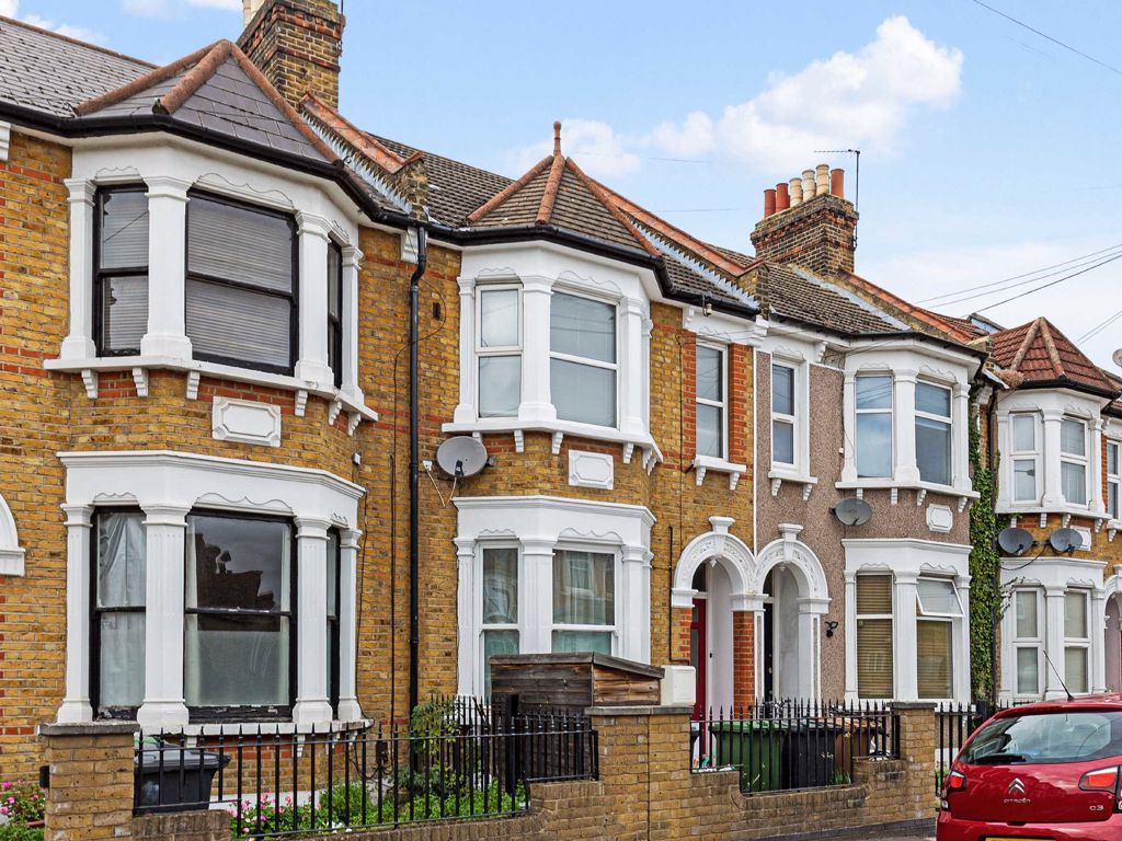 3 bed flat to rent in Albacore Crescent, London SE13 Zoopla