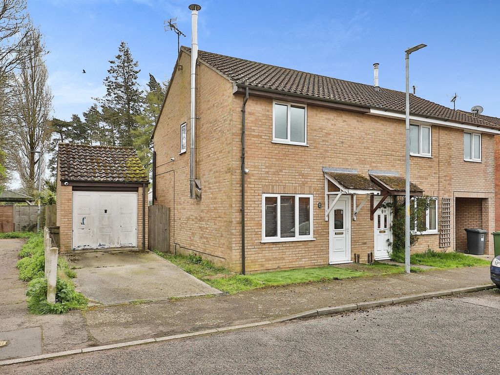 3 bed semidetached house for sale in Eckersley Drive, Fakenham NR21
