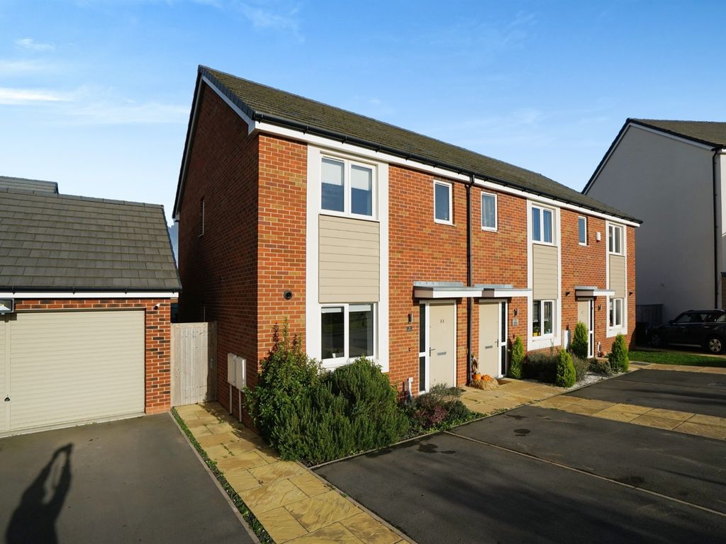 3 bed end terrace house for sale in Rowan Drive, Branston, BurtonOn