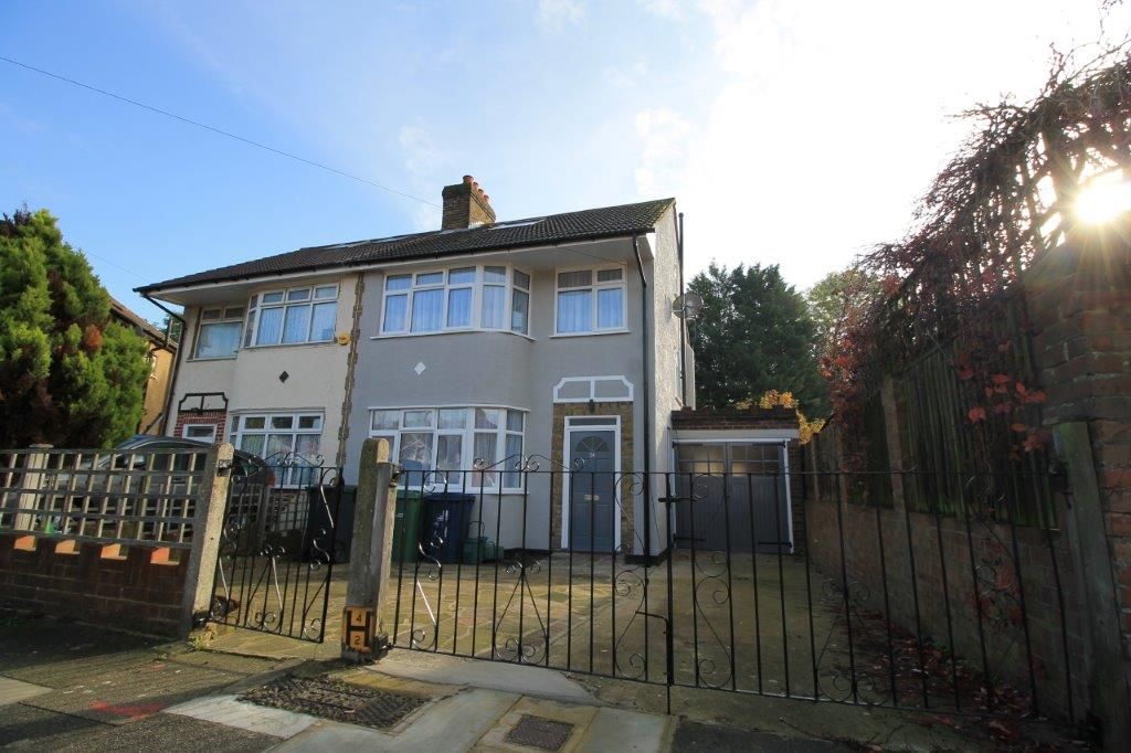4 bed semidetached house to rent in Lytton Close, Northolt UB5 Zoopla