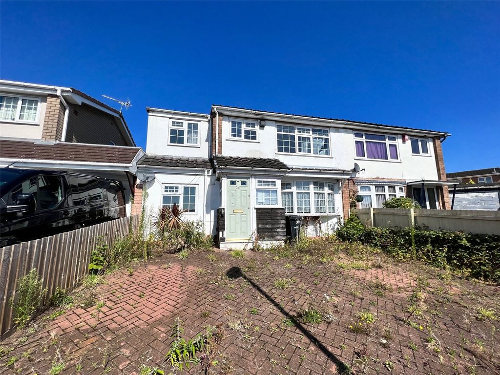 4 bed semidetached house for sale in Matlock Close, Dudley, West