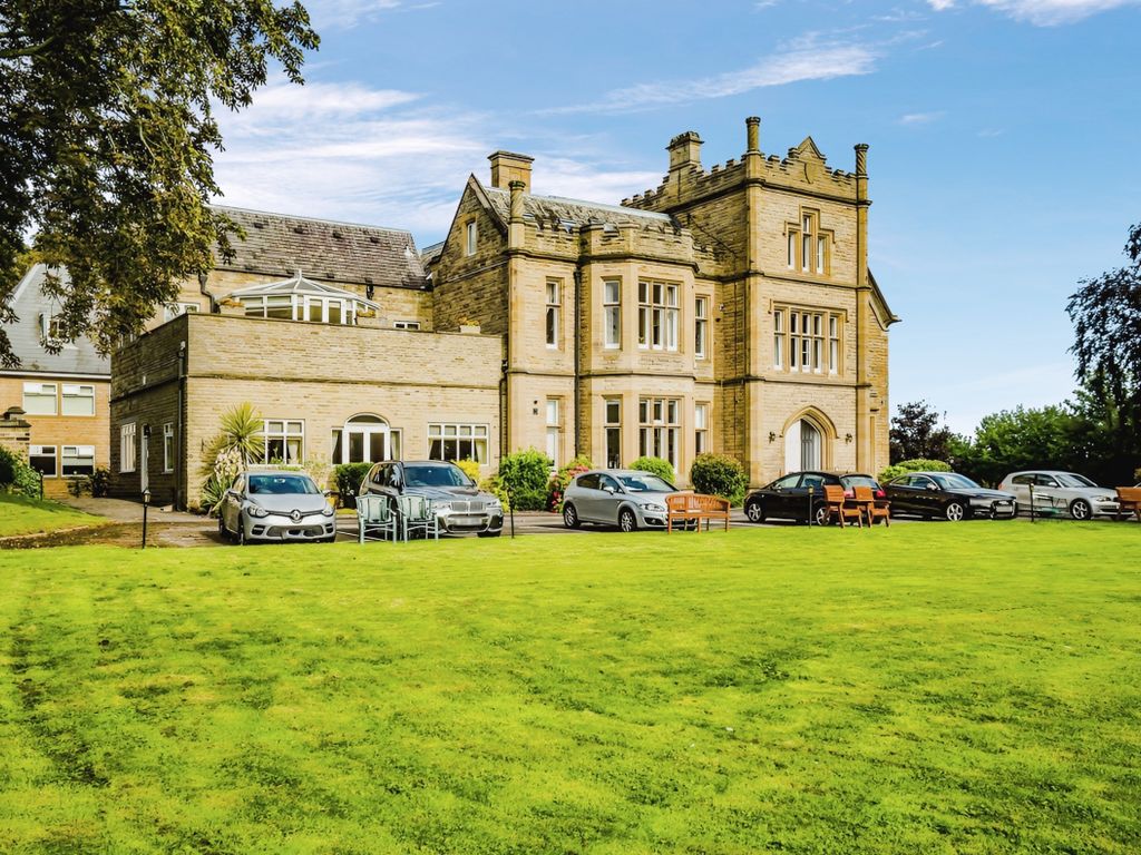 2 bed flat for sale in Walton Lane, Wakefield, West Yorkshire WF2, £