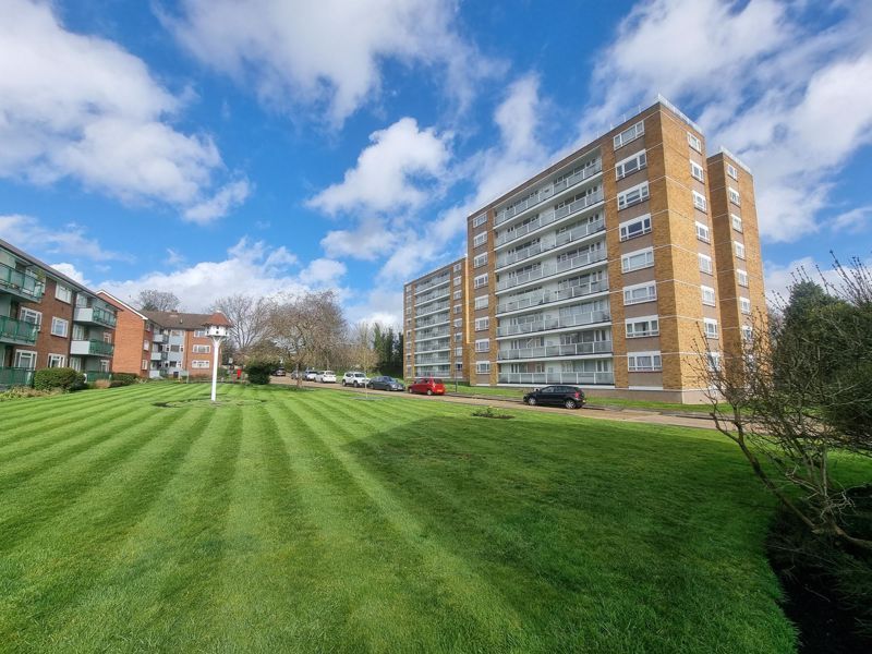 3 bed flat for sale in Dove Park, Pinner HA5 Zoopla