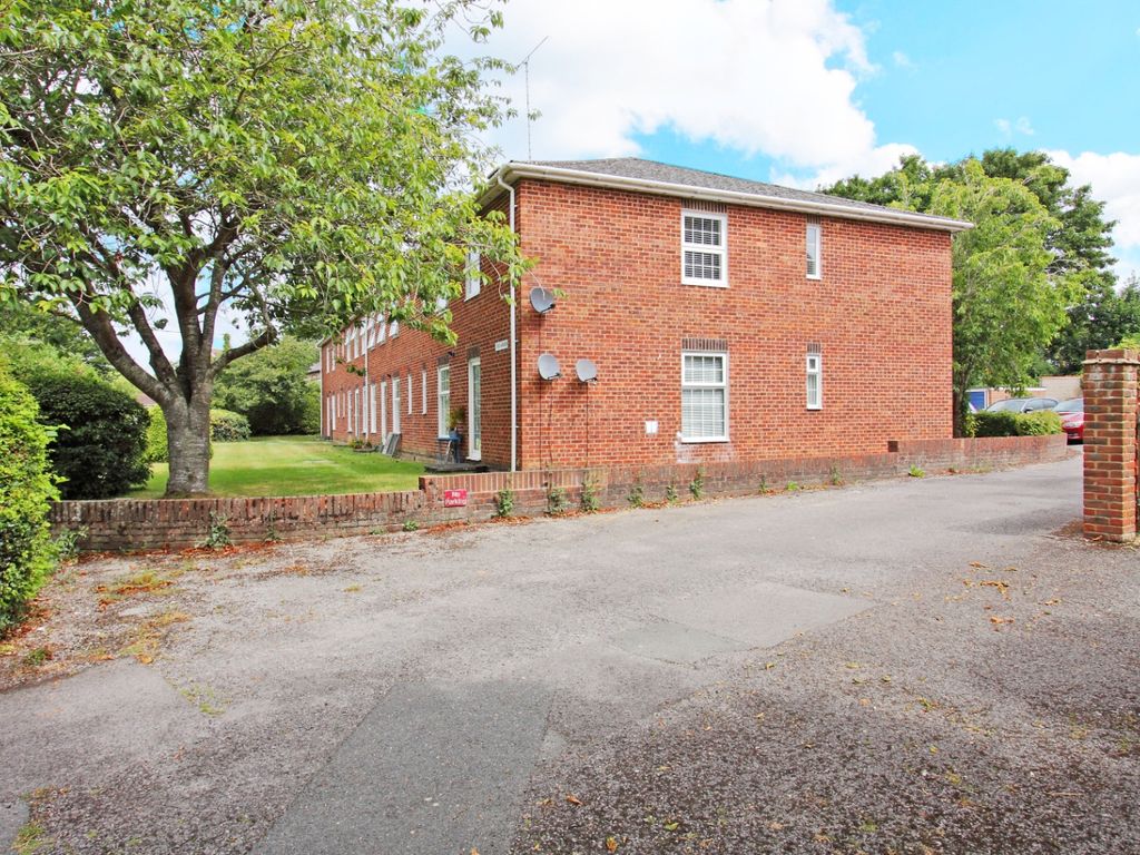 2 bed flat for sale in The Green, Charlton, Andover SP10 Zoopla